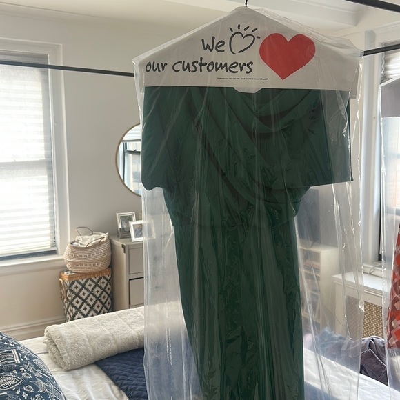 Amsale Satin One-Shoulder Gown in Emerald (Size 2) - Picture 7 of 7